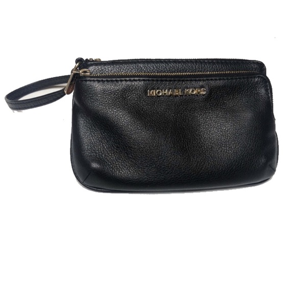 Michael Kors Handbags - 🦋Michael Kors Wristlet